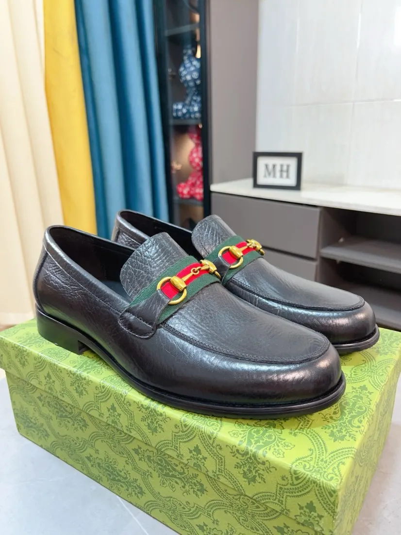 Men's shoes 💰500🌹🌹Niuli [GUCCI Gucci] A new style of formal men's leather shoes is coming~ The original quality upper is made of patent leather imported from Italy, the leather is soft and delicate, comfortable and soft first-layer cowhide lining, rubber wear-resistant outsole, the shoe shape is dignified and domineering, and the luxury charm cannot be concealed! The natural and free nouveau riche leads the trend. Code number: 38-44
